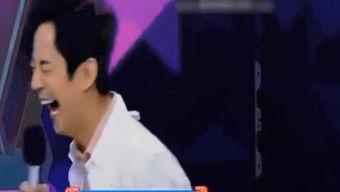 ktv白衣男子吃瓜,揭秘娱乐圈的神秘一角