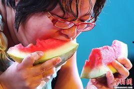 吃瓜男女照片高清,吃瓜男女背后的故事