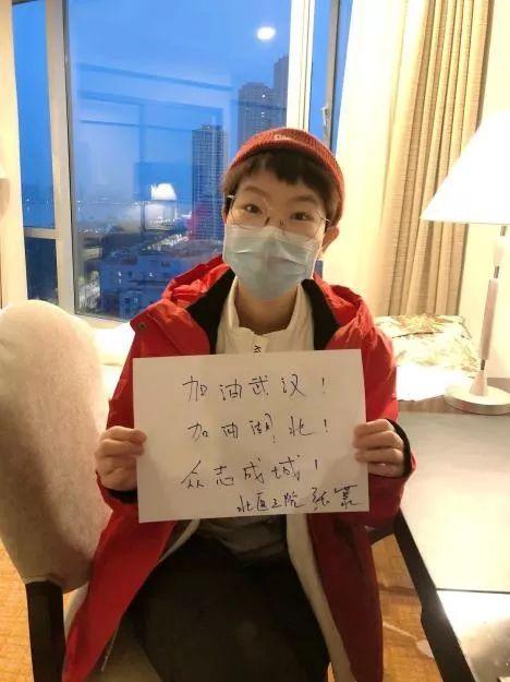 微山张蒙吃瓜,瓜田里的欢乐时光