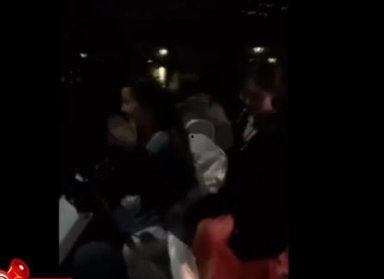 老挝群众吃瓜视频,群众围坐吃瓜，共享欢乐时光