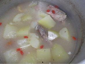 吃瓜排骨汤,吃瓜排骨汤，暖胃又养颜的养生佳品