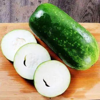 摆东西准备吃瓜