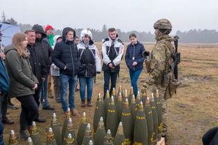 吃瓜群众训练视频,从训练视频看网络围观现象