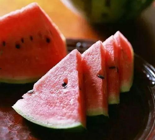吃瓜湿气大吗,吃瓜也能湿气重？揭秘夏日消暑美食的养生之道  第2张